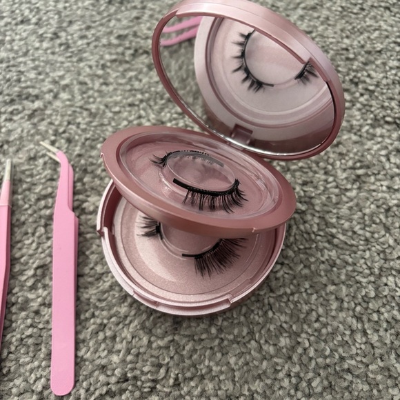 3/$45 Magnetic Eyelash Kit with tools - Picture 2 of 5
